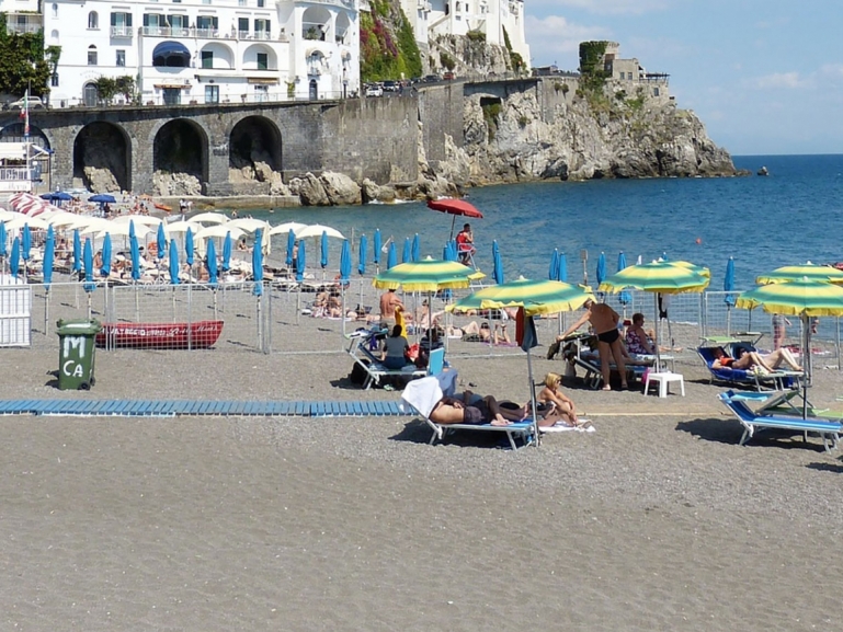 TURISMO, SGRAVI SULL'IMPOSTA PER LE IMPRESE BALNEARI
