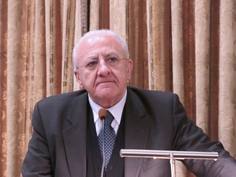 DE LUCA SCRIVE AL PREFETTO DI NAPOLI: "SUBITO UN PIANO DI INTERVENTI DI CONTRASTO AGLI ASSEMBRAMENTI"