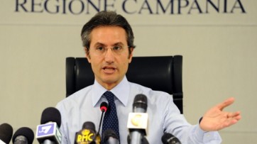 Regione Campania, Caldoro: “Sosteniamo imprese, ricerca e innovazione”