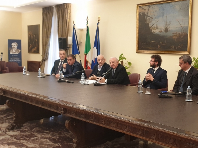 Riqualificazione urbana: 250 milioni per 19 città medie. De Luca: priorità a lavoro, politiche sociali e ambiente 