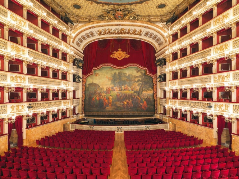 Il  Teatro di San Carlo in streaming
