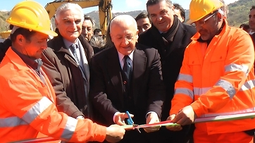 Il presidente De Luca all'apertura del cantiere sulla Cilentana‬