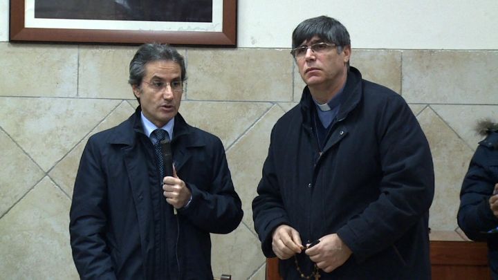 Terra dei fuochi, Caldoro incontra don Patriciello e i comitati civici
